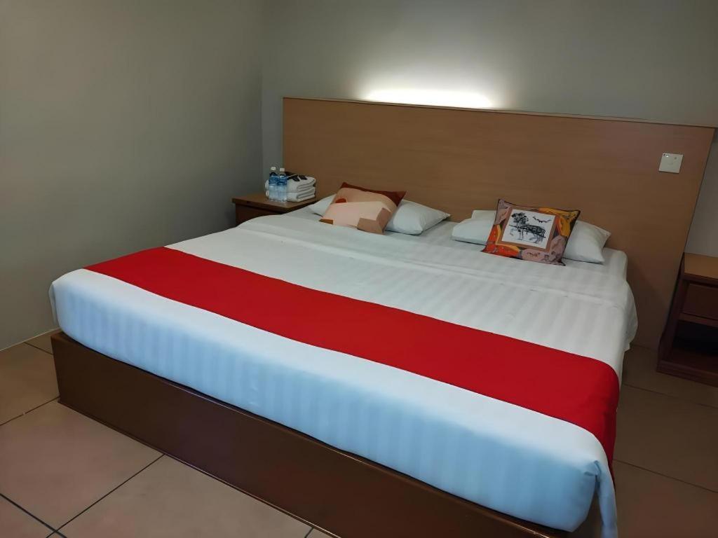 River Park Hotel Sibu Exterior photo