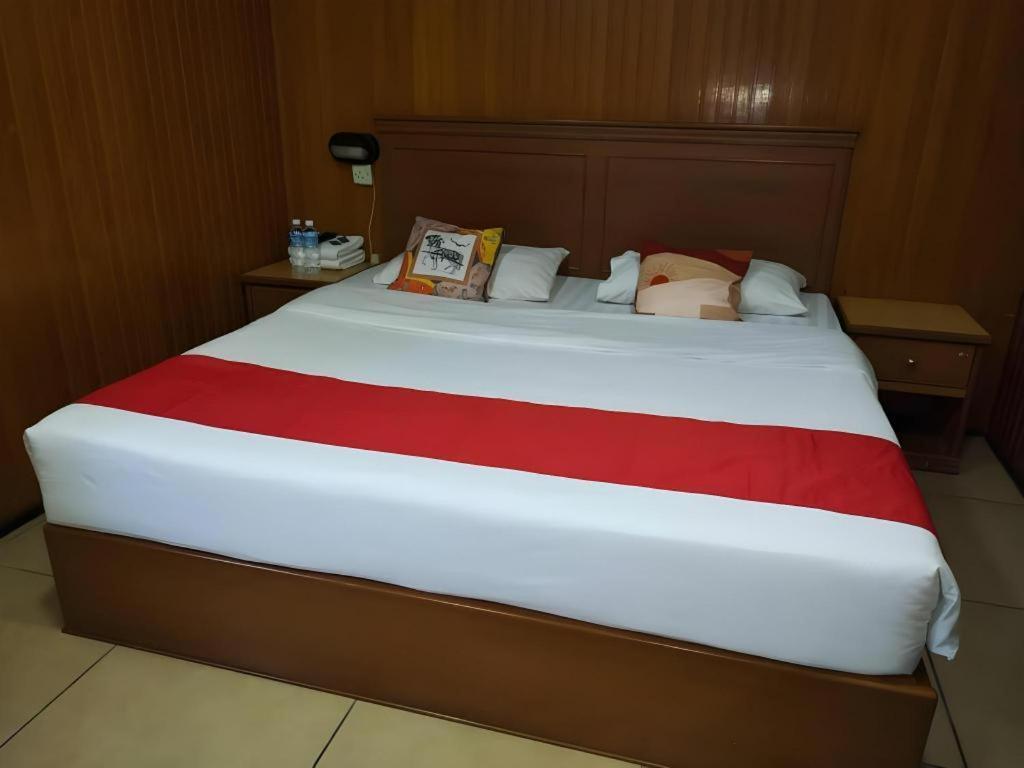 River Park Hotel Sibu Exterior photo